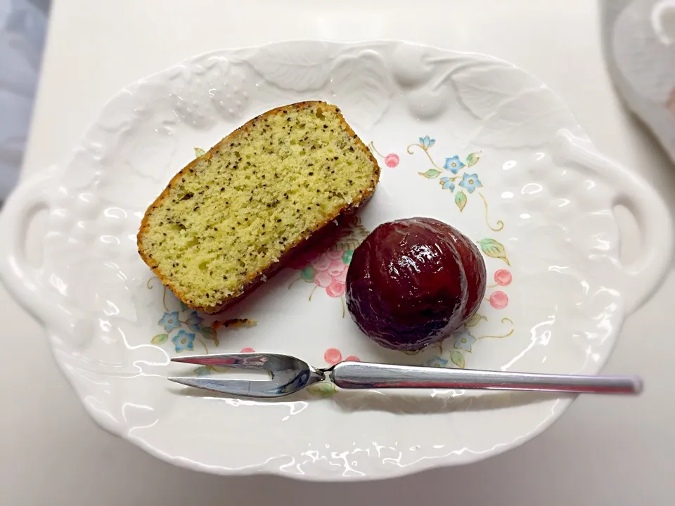 ちょ〜美味い❗️栗の渋皮煮
奥さんの妹が作ってきてくれたぁ(^^)

貰い物のパウンドケーキ(^^)|Yukihiko Ishidaさん