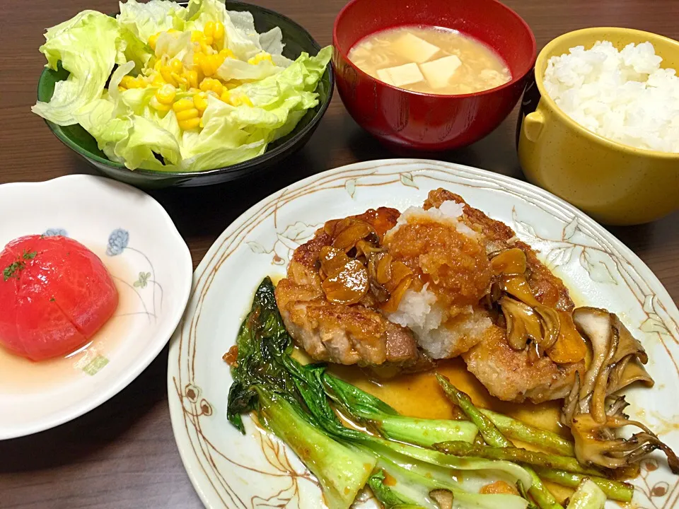 マグロステーキ
トマトまるごと浅漬け
ご飯
豆腐とえのきの味噌汁
サラダ
#晩ごはん|mamiさん