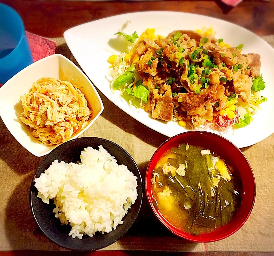 今日の夜ご飯
牛バラ肉のニンニク塩炒め
切り干し大根サラダ
韮と卵のお味噌汁
ご飯|nachiさん