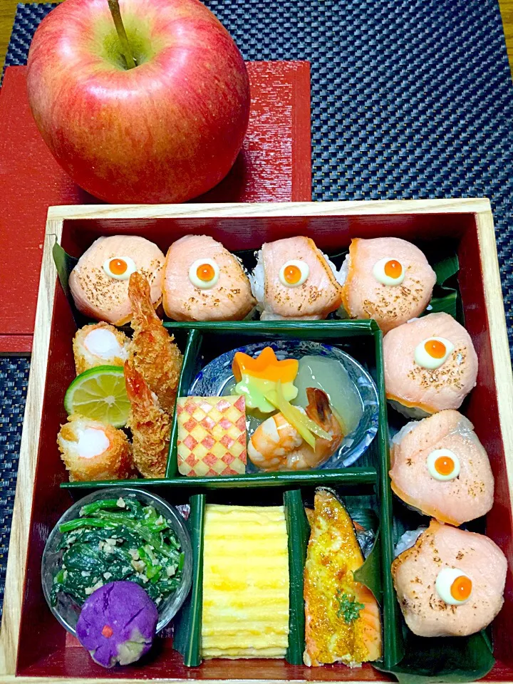 Snapdishの料理写真:炙りサーモン寿司弁当❤︎|Mayumi Konishiさん