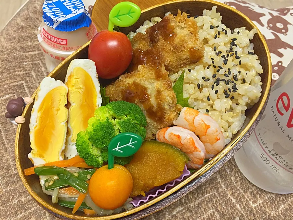 玄米ご飯&アジフライ&半月焼き&3色ナムル&カボチャの煮物&塩茹でエビ&ブロッコリー&プチトマトのダーリンお弁当♪|桃実さん