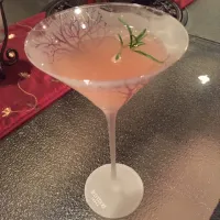 Gin, grapefruit cocktail, tonic w/sprig of rosemary|Angelaさん