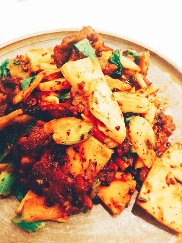 牛肉とセロリの豆チ炒め
Stir-fried beef and celery with douchi (black bean) source|hipboaさん