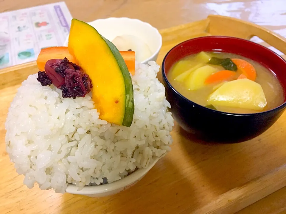 ぬか漬け・麦ご飯・具沢山なお味噌汁☀️🍚|かわちさん