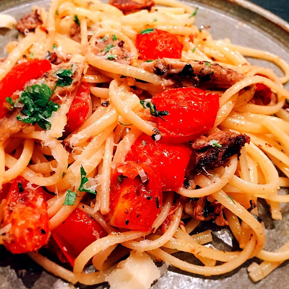 自家製オイルサーディンでトマトリングイネ

Linguine with oil sardine and fresh tomato|hipboaさん