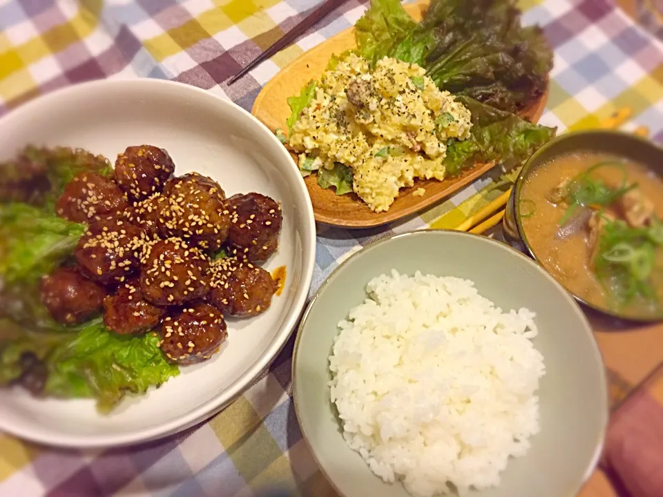 Snapdishの料理写真:肉団子の甘酢あん
ポテトサラダ
豚汁|まりあんさん