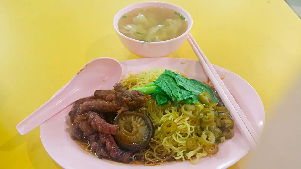 Noodles with braised chicken feet and wanton soup|🌷lynnlicious🌷さん