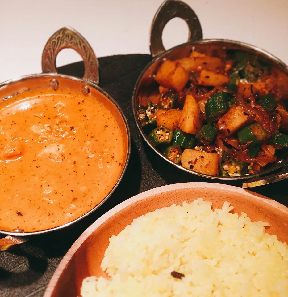 バターチキンカレーとジャガイモとインゲンのサブジ

Butter chicken curry & potatoes green beans sabzi|hipboaさん