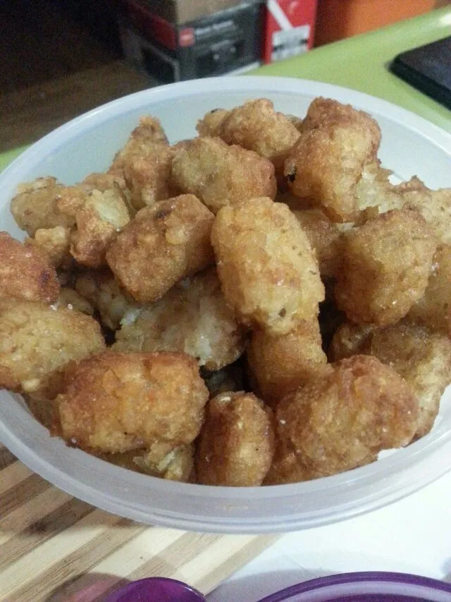 Snapdishの料理写真:mmmmm! tater tots!|Polly Gelfusoさん