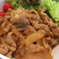 Snapdishの料理写真:甘辛豚バラ肉丼|美耶子さん