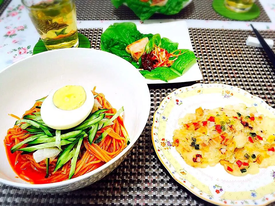 Snapdishの料理写真:「ビビン冷麺」と「ミニチヂミ」と「一口サムギョプサル」です❣️(*^_^*)|Hi-Niさん