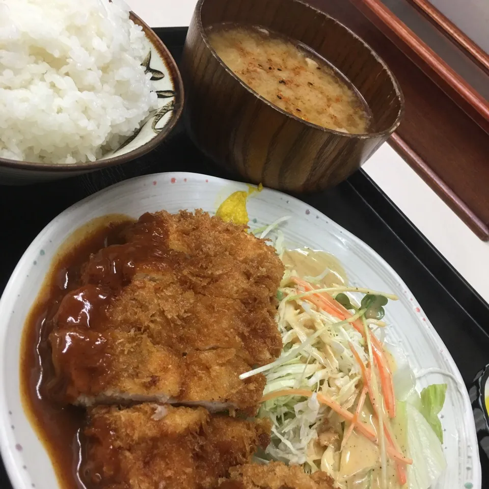 Snapdishの料理写真:Bセット チキンカツとピーマン肉詰め ライス大盛り|Hajime Sakaiさん