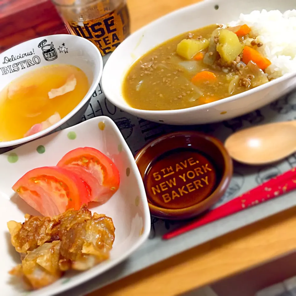 ミンチカレーライス
揚げ焼売
トマト
玉ねぎとベーコンのスープ|saaaoさん