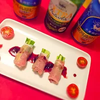 Snapdishの料理写真:ビールのおともに🎶
バルサミコ酢とブルーベリーソースかけ生ハム巻き🎶|aikoさん