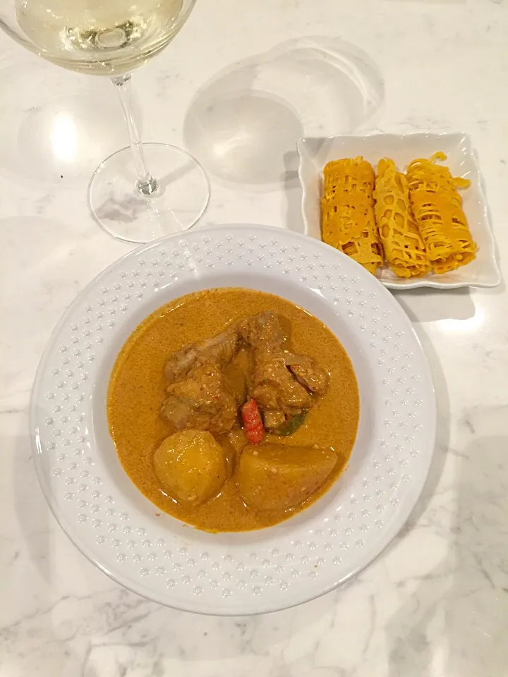 Nonya chicken curry and Roti Jala paired with Chardonnay for dinner tonight.|Aunty Gさん