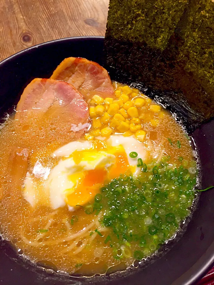 Snapdishの料理写真:味噌コーンラーメンで1人ご飯🍜🌽✨|まみりんごさん