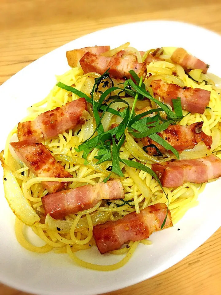 Snapdishの料理写真:ベーコンと大葉のパスタ|よんぬさん