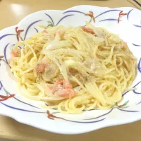 サーモンと玉ねぎのパスタ|まなさん