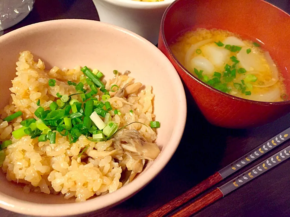 シーチキンときのこの炊き込みご飯🍄 🍄かぶの味噌汁|eriさん