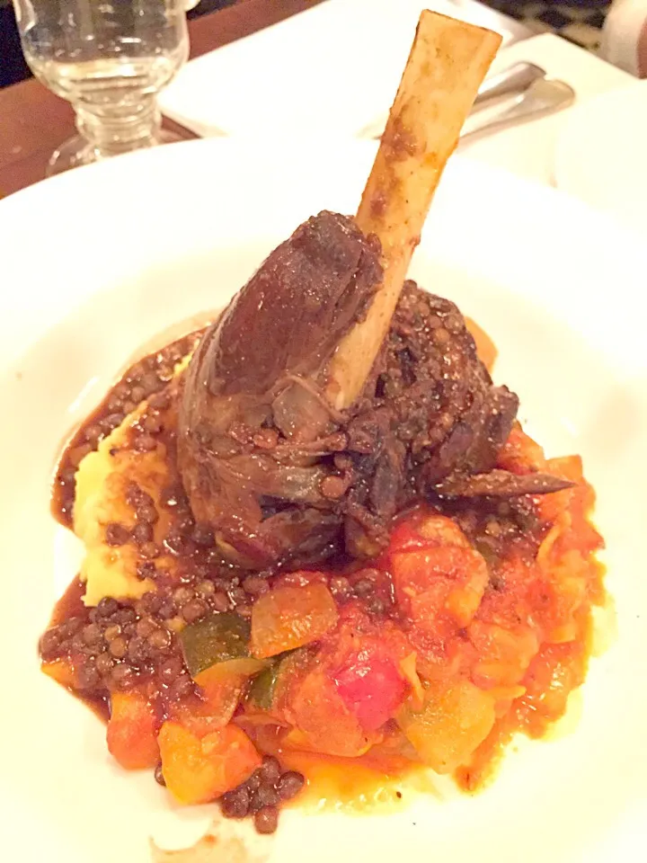 Braised lamb shank with lentil beans served with ratatouille nocoise|Sky Blueさん