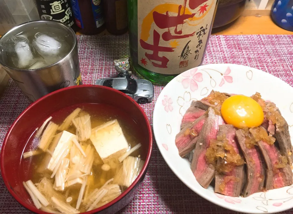 Snapdishの料理写真:💁🏻💫ママ特製ローストビーフ丼
💁🏻特製タレがめちゃんこ美味いです。💯|Asa Eiさん