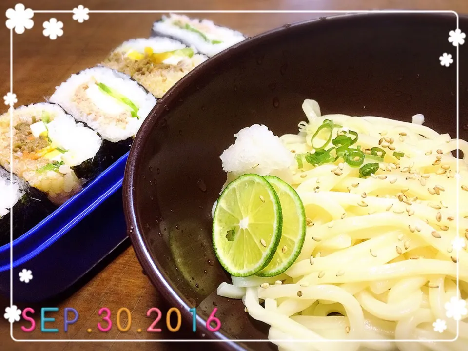 冷やしおろしスダチうどん&おにぎらず🍱٩(*˘ ³˘)۶❤|BOSS.あーちゃんさん