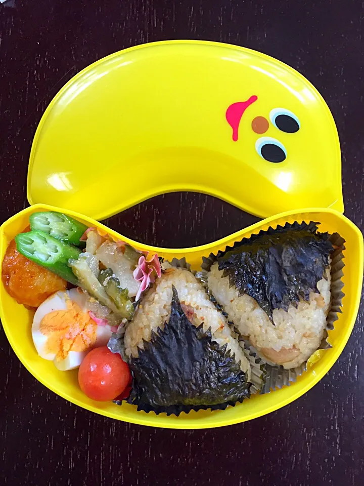 今日の自分用弁当
残り物の鳥ご飯をシソ巻いてオーブントースターで巻いて焼いて。|Erikoさん