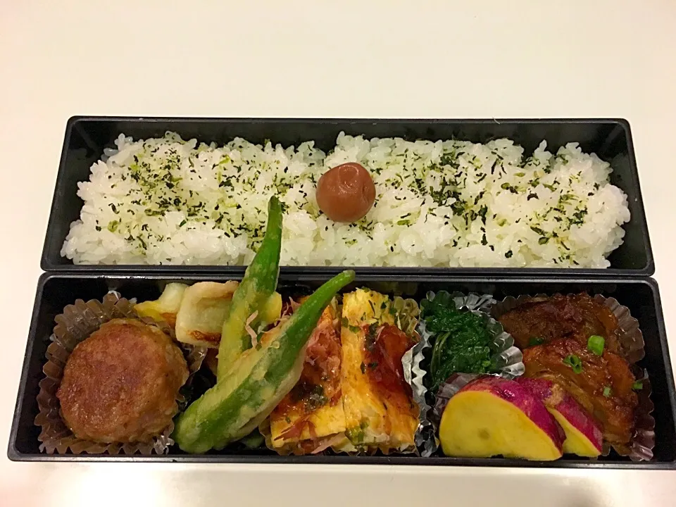 Snapdishの料理写真:お好み焼きと焼豚のお弁当。|Chiharuさん