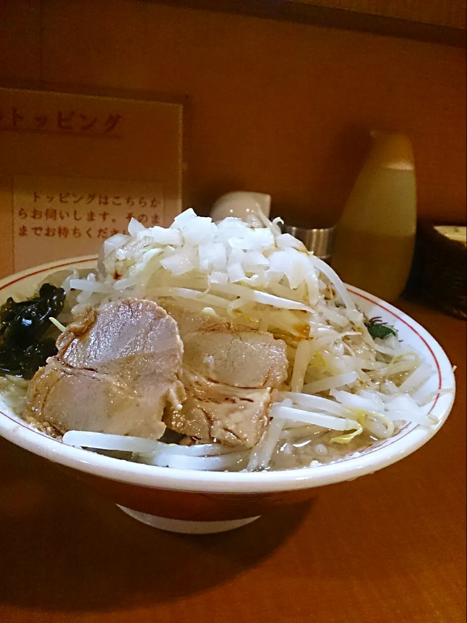 二郎インスパイア系のぽっぽっ屋で、ラーメン野菜・玉ねぎ少し多め。ガッツリ満足(*≧∀≦*)|Reikoさん