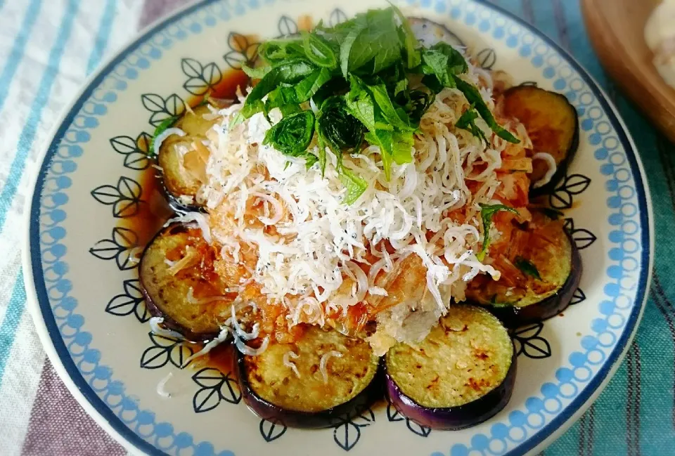 焼きナスonしらすおろし☆胡麻油と大葉と花かつおで香味たっぷり|misaさん