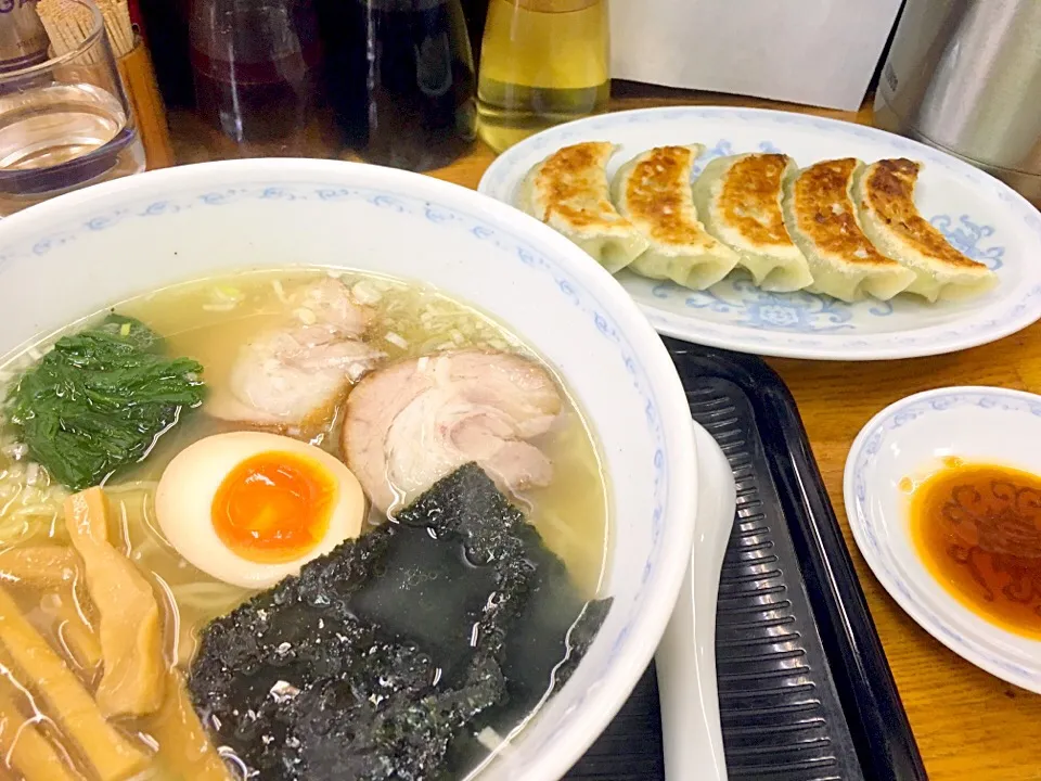 横浜とんとんの塩ラーメン&焼き餃子|Tarou  Masayukiさん