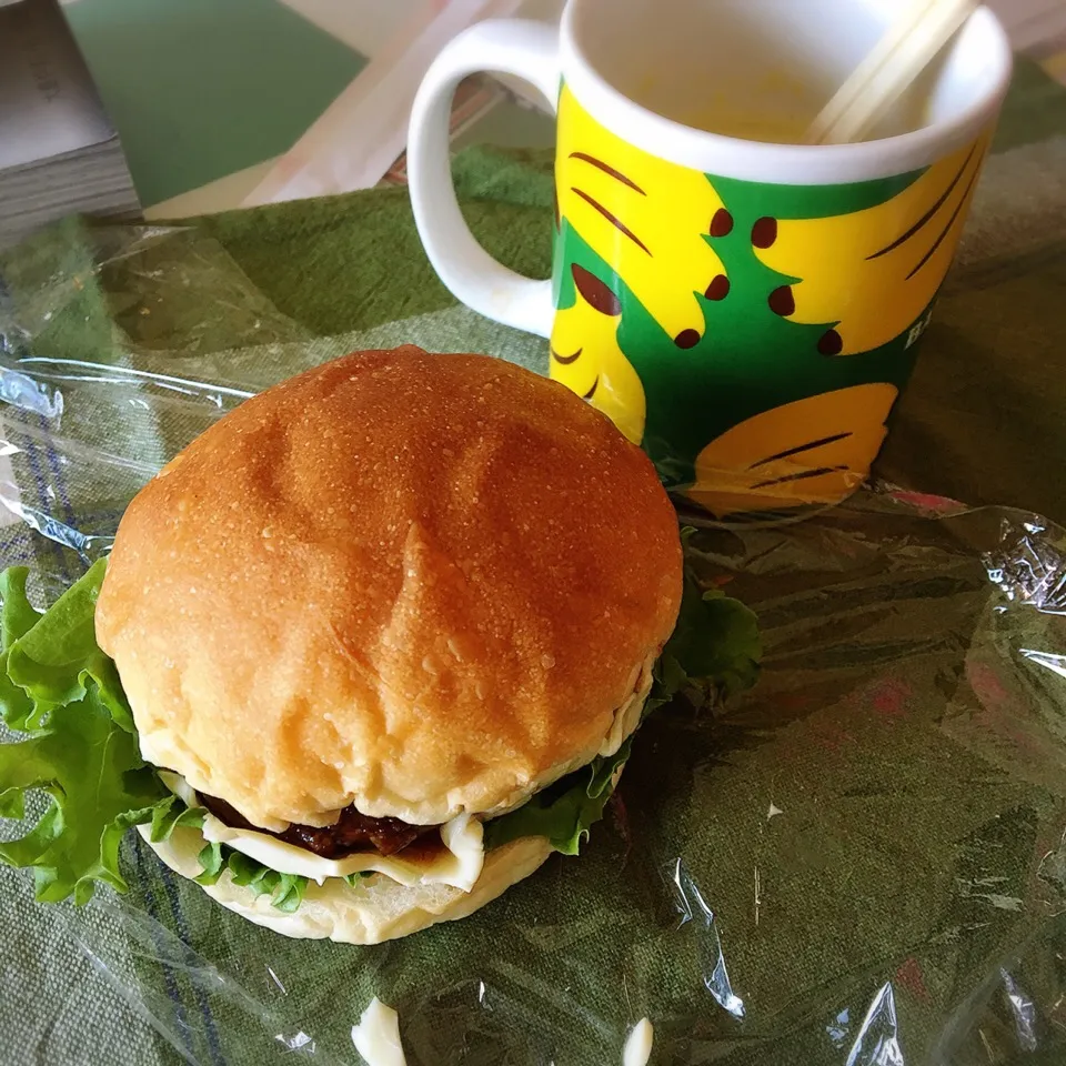 今日のお弁当〜(*'ω'*)
ハンバーガーとコーンスープ|renharuruさん