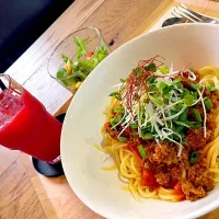 Snapdishの料理写真:本日のランチ♫
ピリ辛肉みそパスタ♡|haruさん