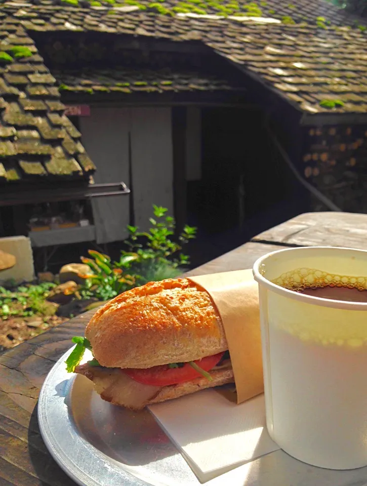 休日ランチ  再訪٩( ᐛ )وMAMBOのサンドとコーヒー|砂雪さん