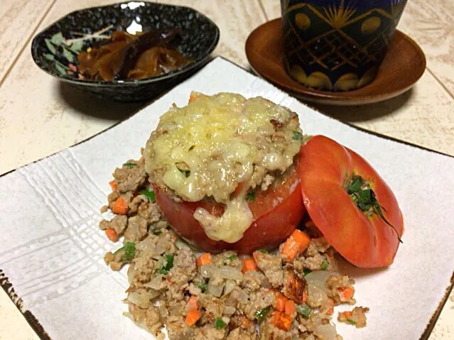 今日の男飯(⌒-⌒; )トマトの肉詰め改withとろけるチーズ♫失敗例(⌒-⌒; )|ひーちゃんさん