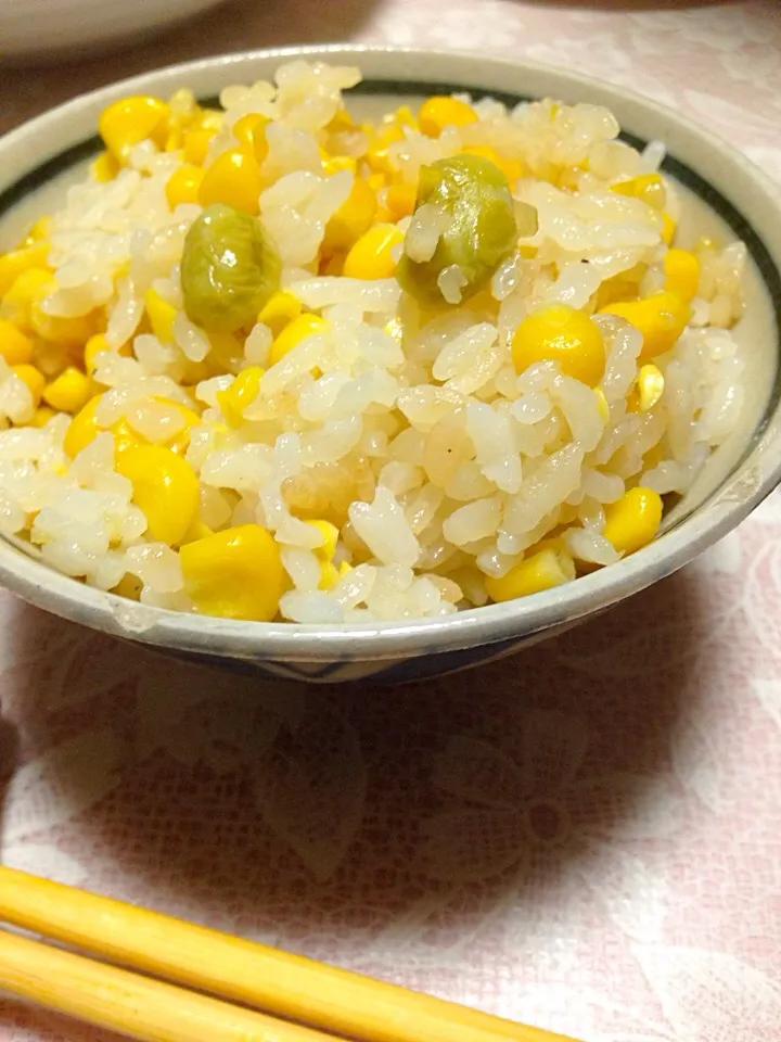 トウモロコシ🌽と枝豆の炊き込みご飯|SUN.yokotanさん