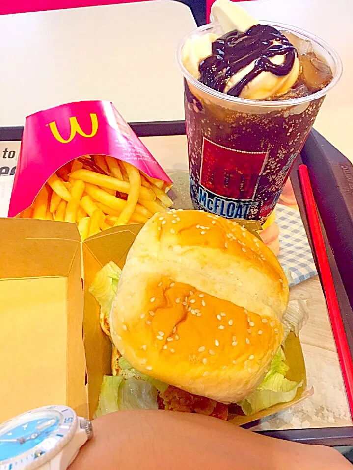 Snapdishの料理写真:Frries burger and coke float at mcdo|Ryn B Camzさん