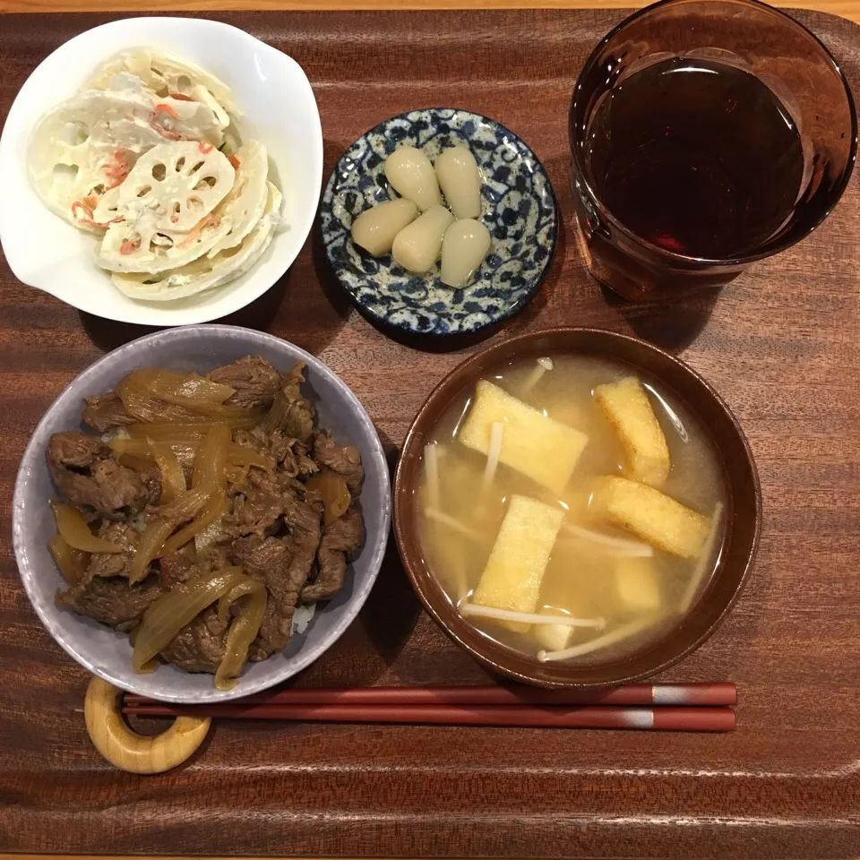 Snapdishの料理写真:2016.9.30 晩御飯は牛丼定食|あっきーよさん