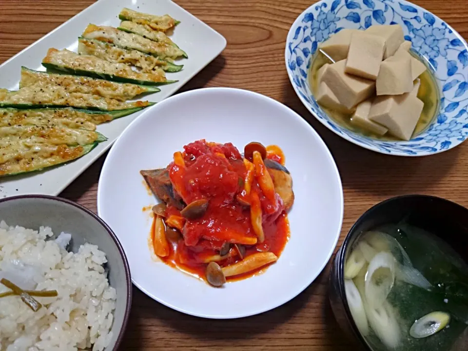 ・鰤のトマト煮
・オクラの味噌マヨチーズ焼き
・高野豆腐の炊きもの
・里芋ご飯
・白葱とワカメの味噌汁|ようかんさん