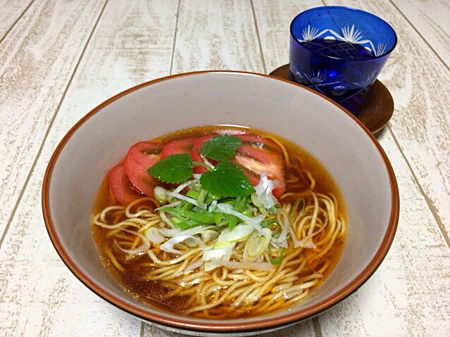 今日の男飯(⌒-⌒; )トマト醤油ラーメン♫トマトの酸味と醤油はあうぜぇ〜〜╰(*´︶`*)╯♡|ひーちゃんさん