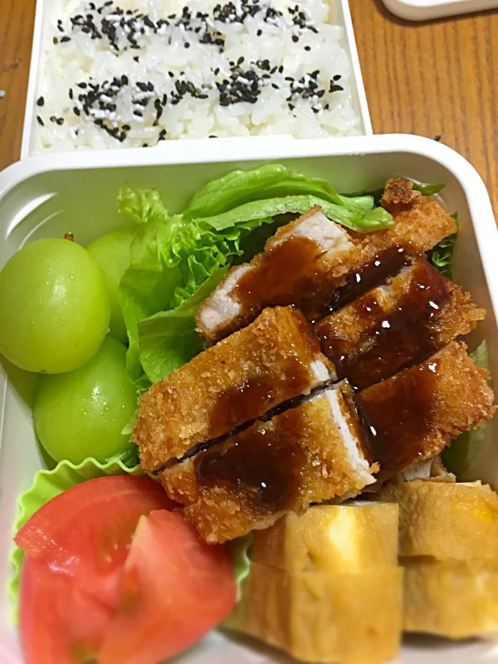 10月1日 トンカツ弁当🍱(๑•🐽•๑)|かよっぺさん