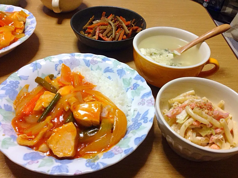 鶏むねで酢豚、鶏とトマトのマカロニサラダ、🐓茹で汁で豆腐スープ|こんこんさん