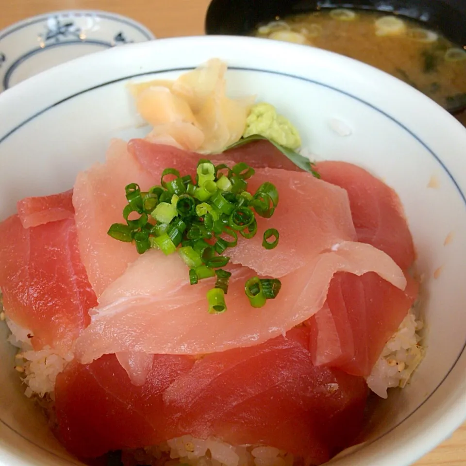 まぐろ二色丼✨|梅花権現さん