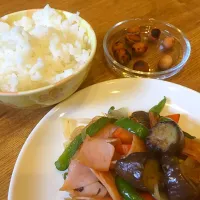 Snapdishの料理写真:オリーブごま野菜炒め|有里さん