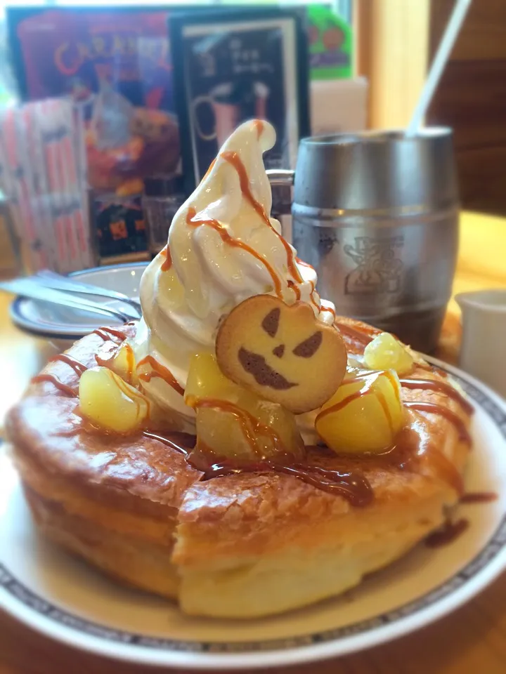 コメダ 秋のシロノワール キャラメルリンゴ🎃👻💓|ナナさん