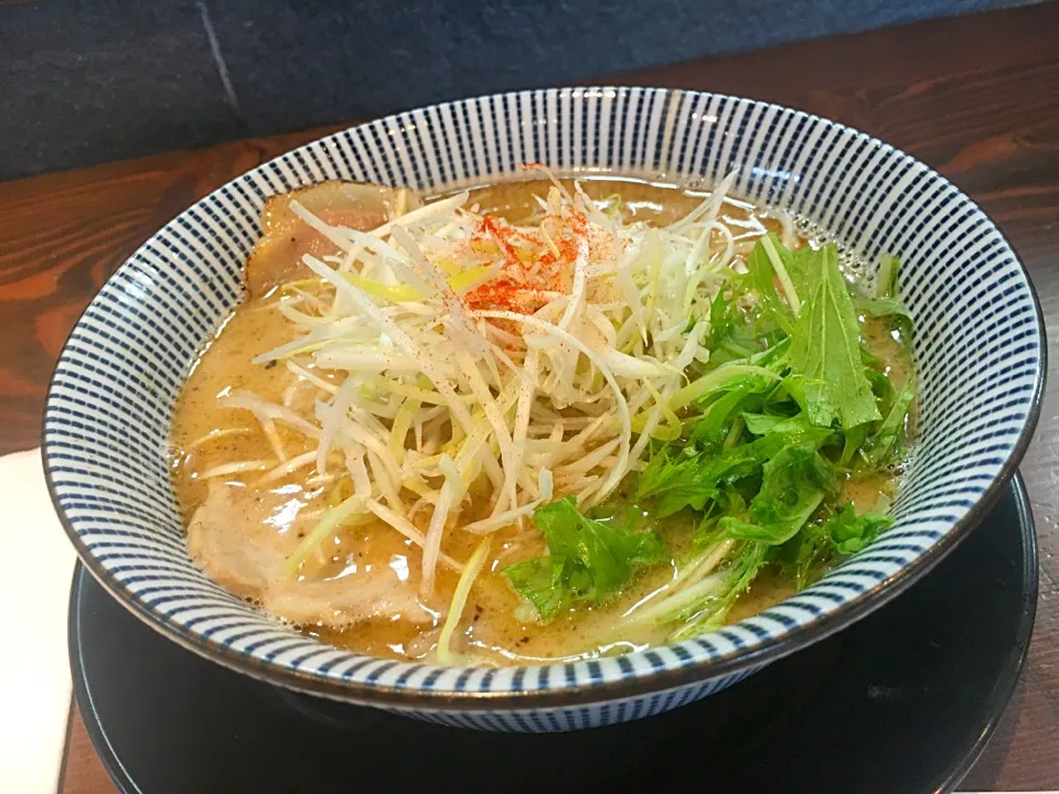 人気店「だしと麺」の「鶏と鯛の魚介節パンチそば」|にゃるさん