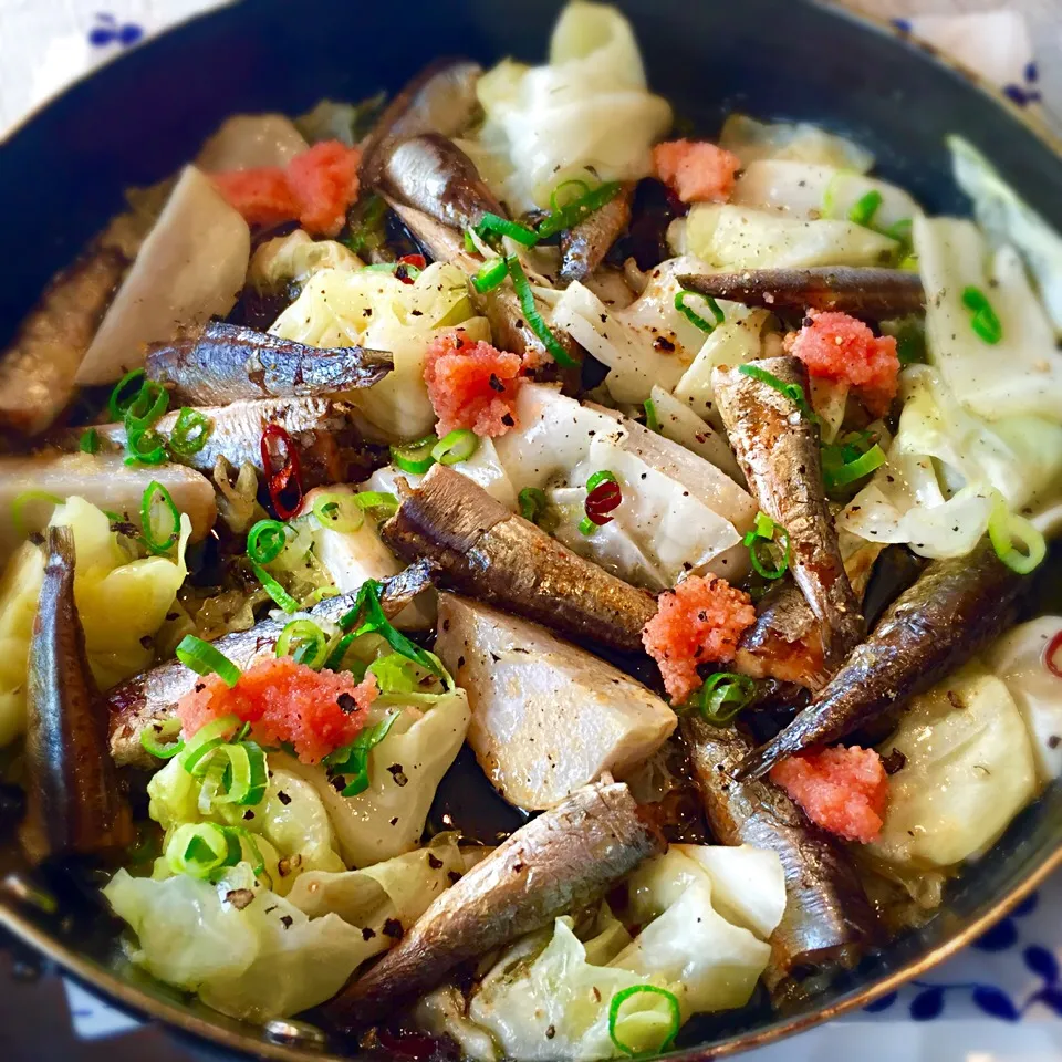 Snapdishの料理写真:Oilsardine & Cabbage🍷                和風アヒージョ|もとぱんさん