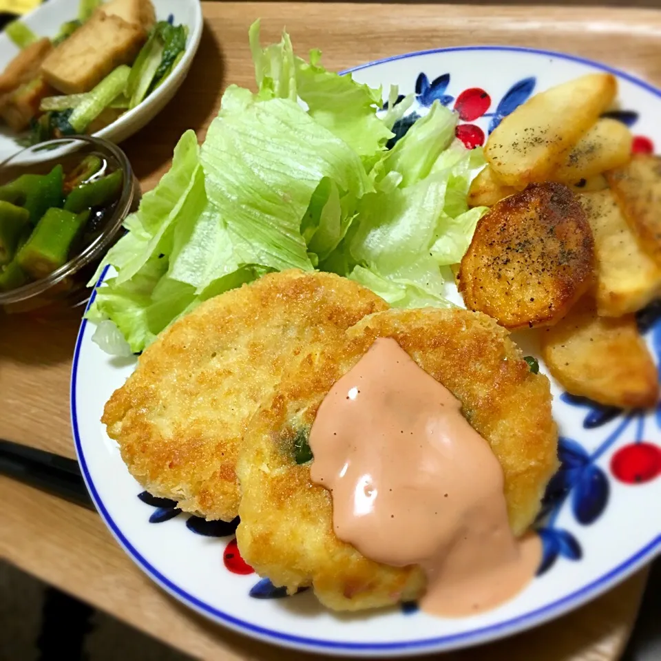 Snapdishの料理写真:9.29
・ハムチーズ枝豆入り 豆腐コロッケ
・小松菜と厚揚げの生姜炒め
・やみつきコンソメしょうゆポテト|たまさん