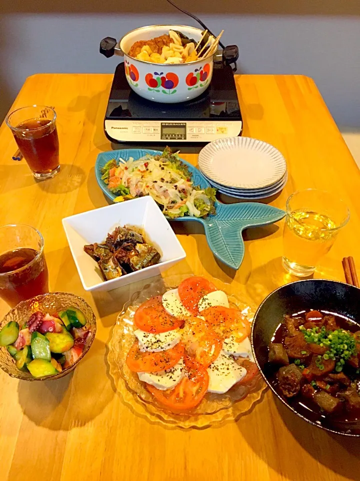 夜ご飯🍴 おでん サーモンサラダ トマトモッツァレラチーズ 牛すじ煮込み 秋刀魚の甘露煮|kasumiさん