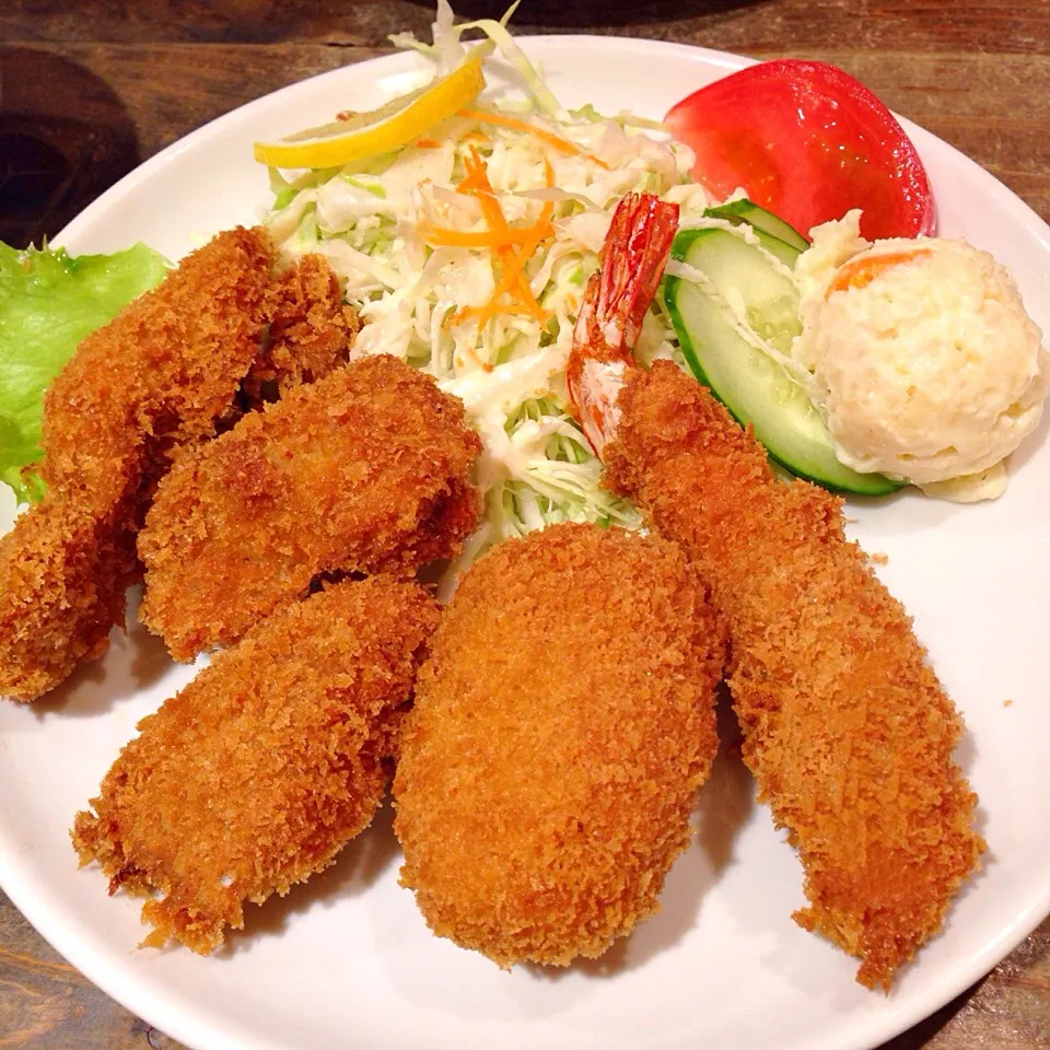 ヒレカツ、カニクリームコロッケ、
エビフライのミックスフライ定食|chacoさん